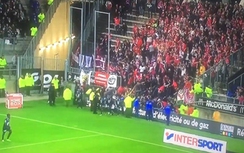 Sập tường rào khán đài, 29 CĐV nhập viện