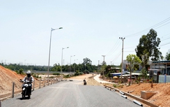 Nút giao Túy Loan “tắc”, lo ngại ATGT mùa mưa