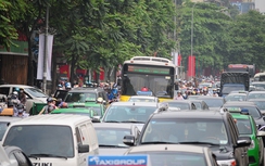 Cần nhiều giải pháp hiệu quả giải quyết ùn tắc giao thông