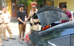 Theo dấu xe biển xanh giả vận chuyển ma túy