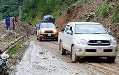 Dồn sức khắc phục giao thông sau mưa lũ