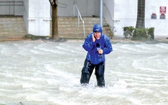 Phóng viên các nước tác nghiệp trong vùng thiên tai thế nào?