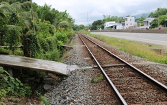 1km đường sắt, 16 lối đi tự mở