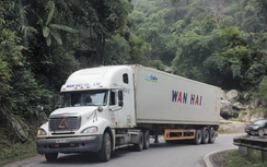 Lào Cai: Xe 4 trục ngang nhiên lưu thông QL4D sau lệnh cấm