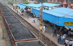 Ấn Độ bắt buộc xe, tàu chở than phải sử dụng mái che