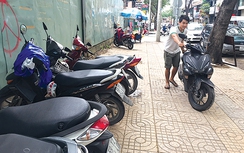 TP.HCM: Phớt lờ niêm yết giá, bãi giữ xe tư nhân “chặt chém” khách