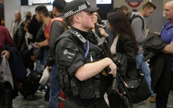 Các nước lo khủng bố sẽ tấn công xe bus, tàu điện, máy bay
