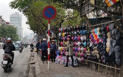 Mũ bảo hiểm giả vẫn tràn ngập nhiều tuyến đường
