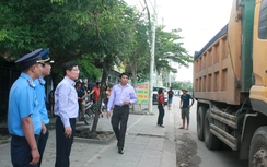 Tài xế xe quá tải tung “chiêu độc” đối phó thanh tra