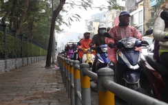 Ủng hộ lắp barie giữ vỉa hè cho người đi bộ