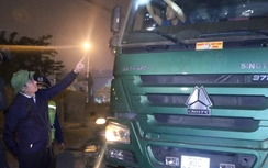 Bắt hàng loạt xe quá tải có dấu hiệu được “chống lưng”