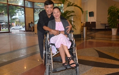 Tình yêu lớn của chàng trai trẻ và cô gái ngồi xe lăn