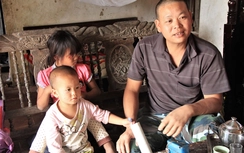 Cơ cực cảnh “gà trống” nuôi 8 con thơ