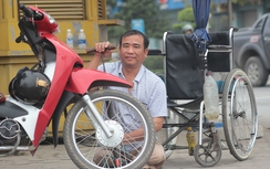 Ông thợ sửa xe cụt chân tốt bụng