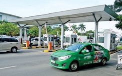 Giải quyết việc thu phí ô tô vào sân bay thế nào?
