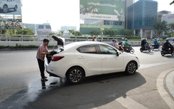 Thay vì quản chặt Uber, Grab hãy “cởi trói” cho taxi