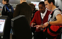Nở rộ xu hướng sân bay “không dùng tiền mặt”