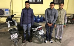 Hà Nội: Nhà người kiện chủ tịch huyện bị “khủng bố” bằng chất bẩn