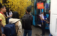 Thuê xe, hỗ trợ vé máy bay đưa công nhân về quê đón Tết