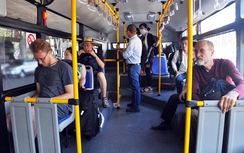 Buýt miễn phí vào sân bay Tân Sơn Nhất hút khách