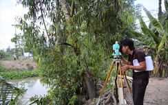 Tất bật làm cầu để người dân Đồng Tháp bớt khổ
