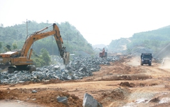 Cao tốc Tam Kỳ - Quảng Ngãi nguy cơ “vỡ trận” vì mặt bằng