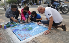 Nắp cống như tranh, nắp hố ga ngăn mùi ở Sài Gòn