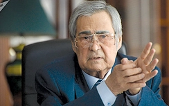 Thống đốc Nga từng quỳ xin tha thứ đã từ chức