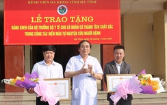 Khen thưởng 2 cá nhân vượt trên 200 km hiến máu cứu người