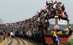 Tàu hỏa Ấn Độ chạy không kiểm soát gần 15km
