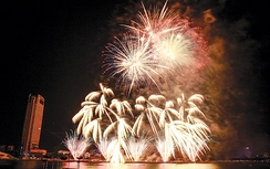 Lễ hội Pháo hoa quốc tế Đà Nẵng- Sàn diễn của những tên tuổi