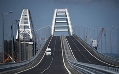 Ukraine tố cầu Crimea của Nga gây thất thu 19 triệu USD/năm