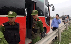 Để không còn nạn ném đá ô tô