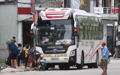 Xe giường nằm phá lộ trình vào nội thị TP Huế bắt khách