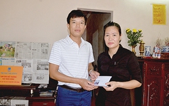 Báo Giao thông trao hỗ trợ cho gia đình lái tàu tử nạn