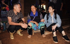 Hiểm nguy tác nghiệp giữa “rốn” lũ