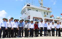 Tàu Hải Đăng 05 và hành trình “tiếp lửa” hải đăng Trường Sa