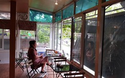 Cán bộ công an bị tố “xúi” người ném gạch quán cà phê