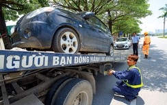 Dán phiếu phạt lên kính xe được không?