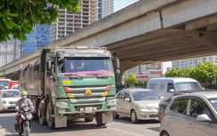 Xe tải ngang nhiên đi giờ cấm ở Thủ đô