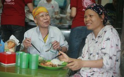 Cơm 2.000 đồng đủ thịt cá giữa lòng Hà Nội