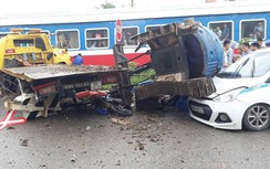 Húc gãy barie, tạt đầu tàu gây TNGT đường sắt