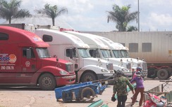 Mưa lũ kéo dài ở Lào khiến cửa khẩu Lao Bảo ùn tắc