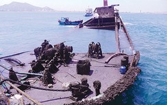 Ngư dân tố doanh nghiệp trục vớt tàu “xù nợ”