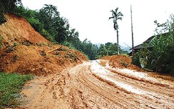 Mưa lớn kéo dài làm sạt lở nhiều điểm trên quốc lộ 40B