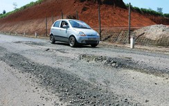 Tỉnh Gia Lai yêu cầu kiểm tra, khắc phục đường trăm tỷ hư hỏng
