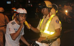 Cảnh sát giao thông săn “ma men” giữa đêm