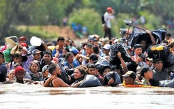 Điều gì chờ đợi đoàn người di cư ở biên giới Mỹ?