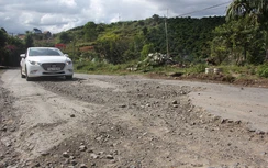 Lâm Đồng: QL27 tan nát, đường nhựa thành... đường đất