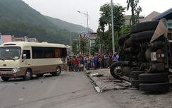 Thảm họa từ những cú lật xe container